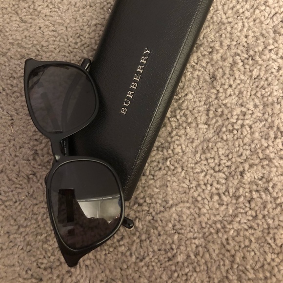 Burberry Accessories - Burberry Sunglasses